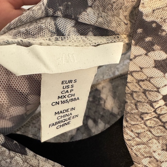 H&M Women's Snake Print Cowl Neck Sweater - Gray & Black - Picture 5 of 5